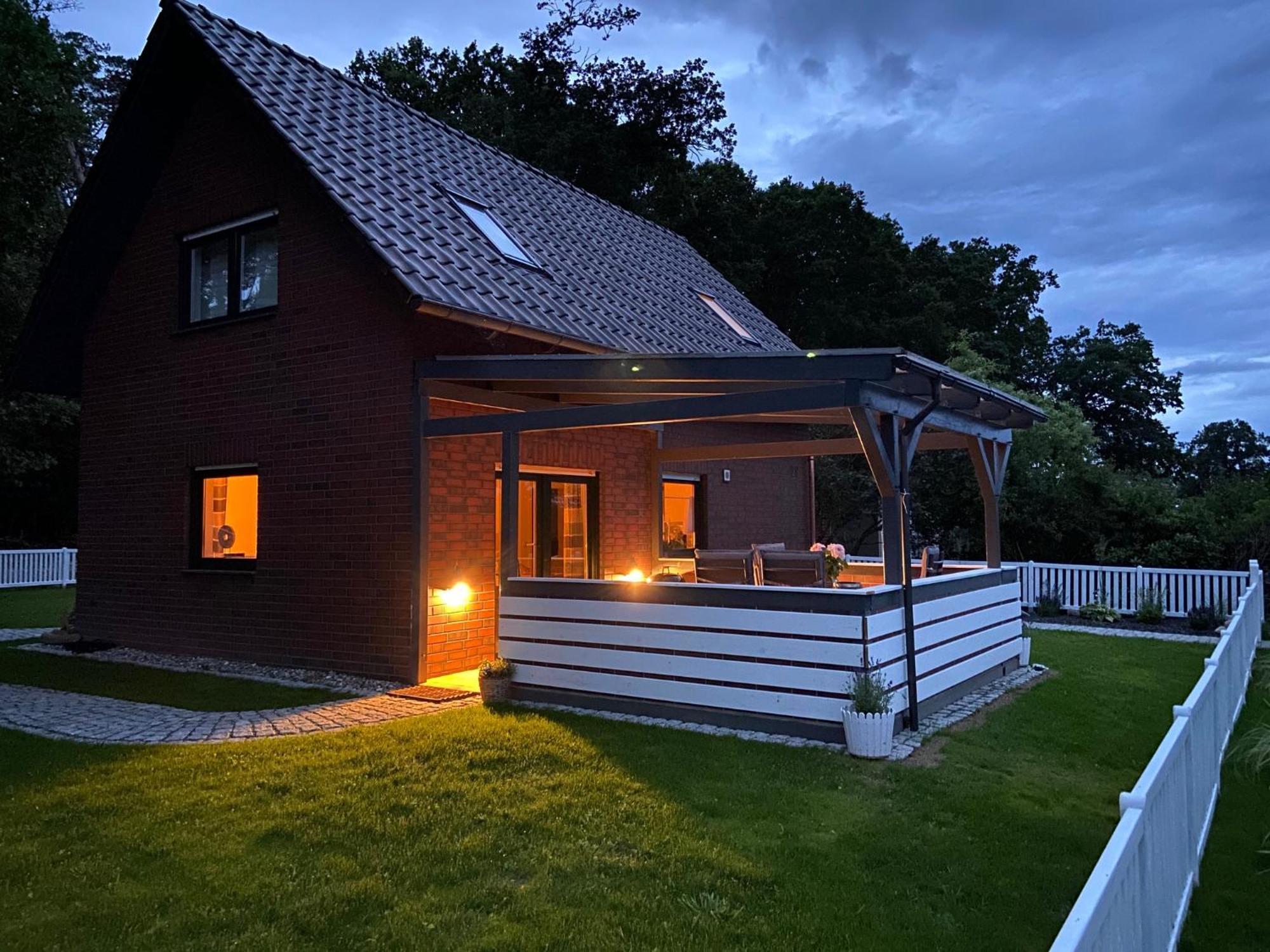 Strandhaus Mathea - Ruhige Lage Direkt Am Fleesensee - Parkplatz, Kamin, Sauna - Familienfreundlich Unter Gohren Bagian luar foto